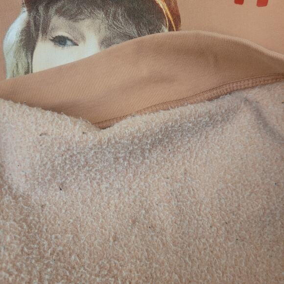 Taylor Swift Red Photo II Crewneck You Look Like Bad News Size L Official Merch - Picture 7 of 10